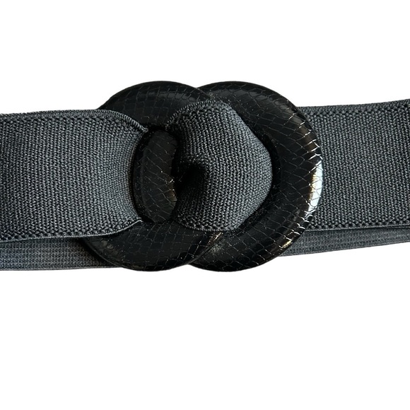 Wide Band Faux Snakeskin Buckle Black Stretch Belt - Picture 3 of 10